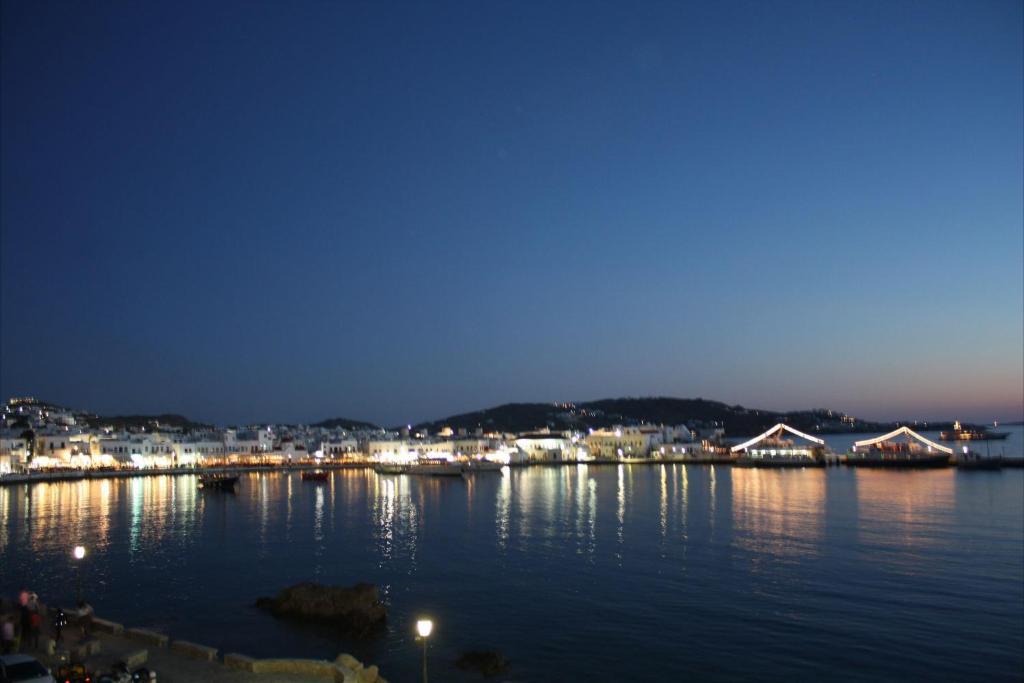 Starlight Luxury Studios Mykonos Town ภายนอก รูปภาพ